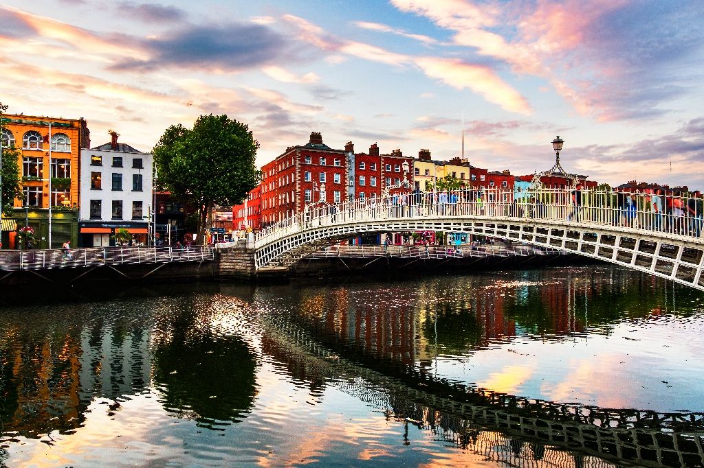 Dublin,,Ireland.,Night,View,Of,Famous,Illuminated,Ha,Penny,Bridge