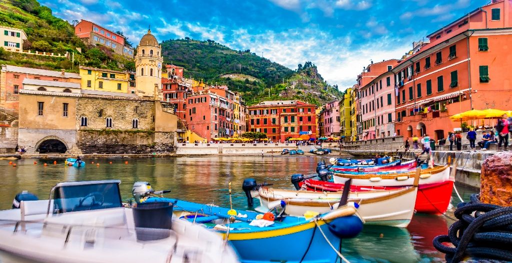 View,Of,Vernazza,Village,,Cinque,Terre,,Italy.,View,From,The