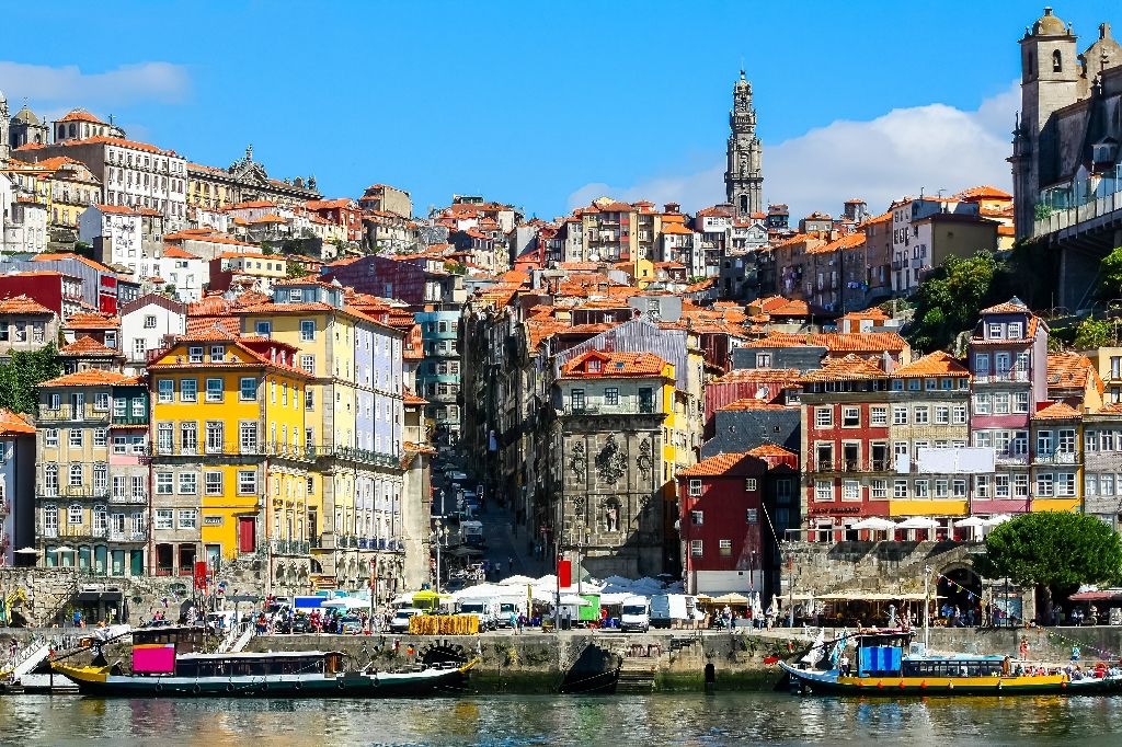 Cityscape,Of,The,City,Of,Porto,,Douro,River,With,Its