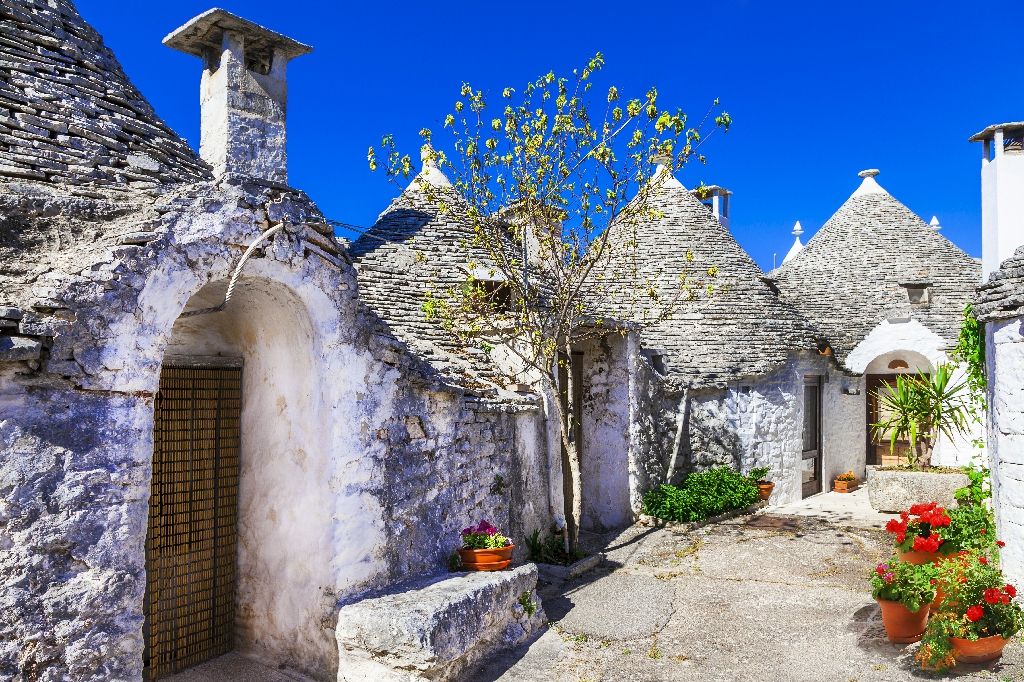 Unique,Trulli,Houses,With,Conical,Roofs,In,Alberobello,,Italy,,P