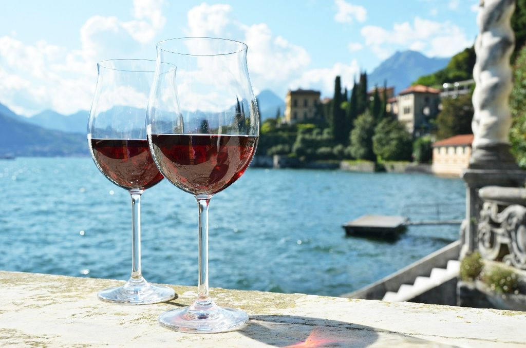 Two,Wineglasses.,Varenna,Town,At,The,Lake,Como,,Italy
