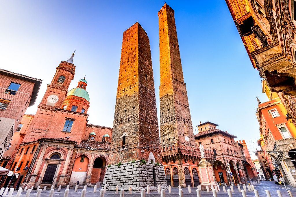 Bologna,,Italy,-,Two,Towers,(due,Torri),,Asinelli,And,Garisenda,