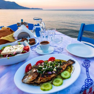 Traditional,Cretan,Dorada,Fish,With,Greek,Salad,,Kissamos,,Crete,,Greek