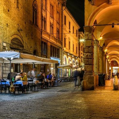 Old,Narrow,Street,With,Arcade,In,Bologna,,Emilia,Romagna,,Italy.